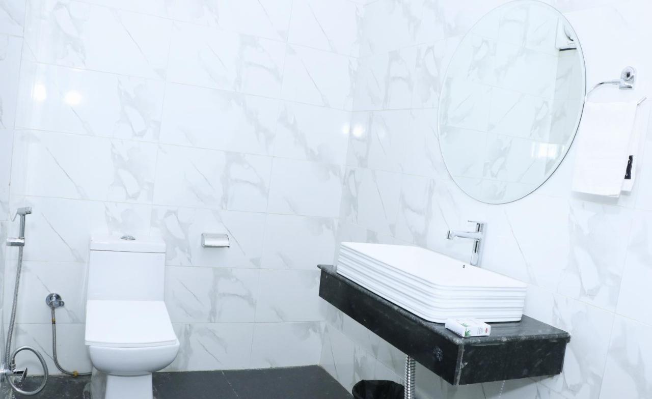 Gallivanto Inn - Rohini Дели Экстерьер фото