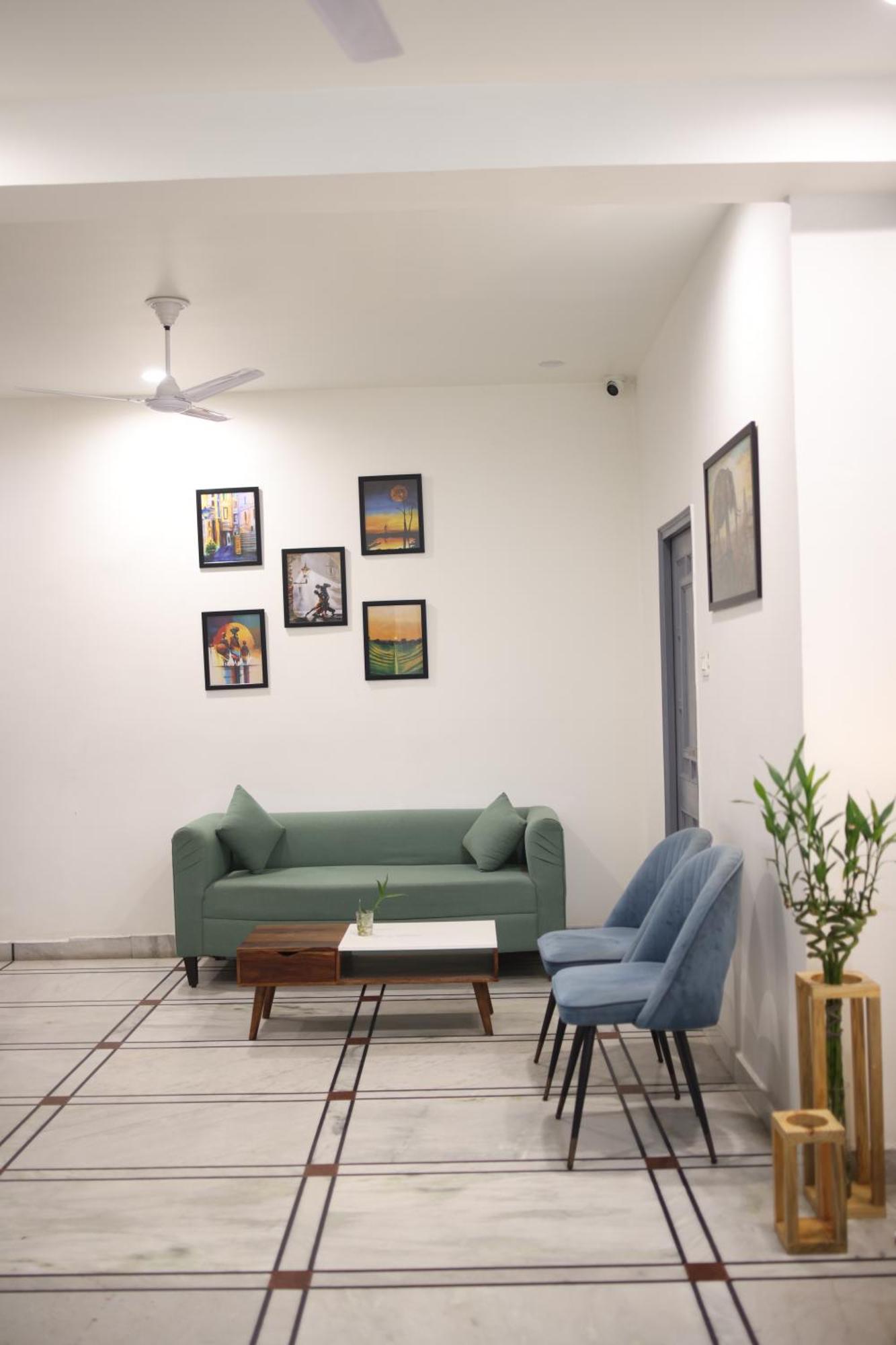 Gallivanto Inn - Rohini Дели Экстерьер фото