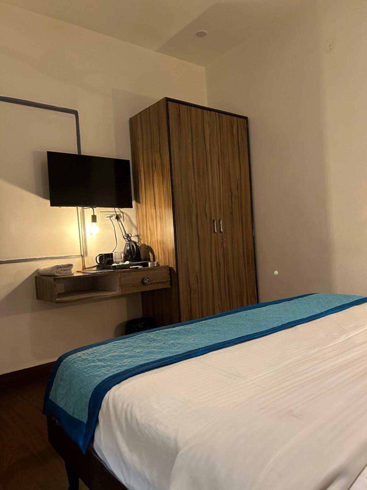 Gallivanto Inn - Rohini Дели Экстерьер фото