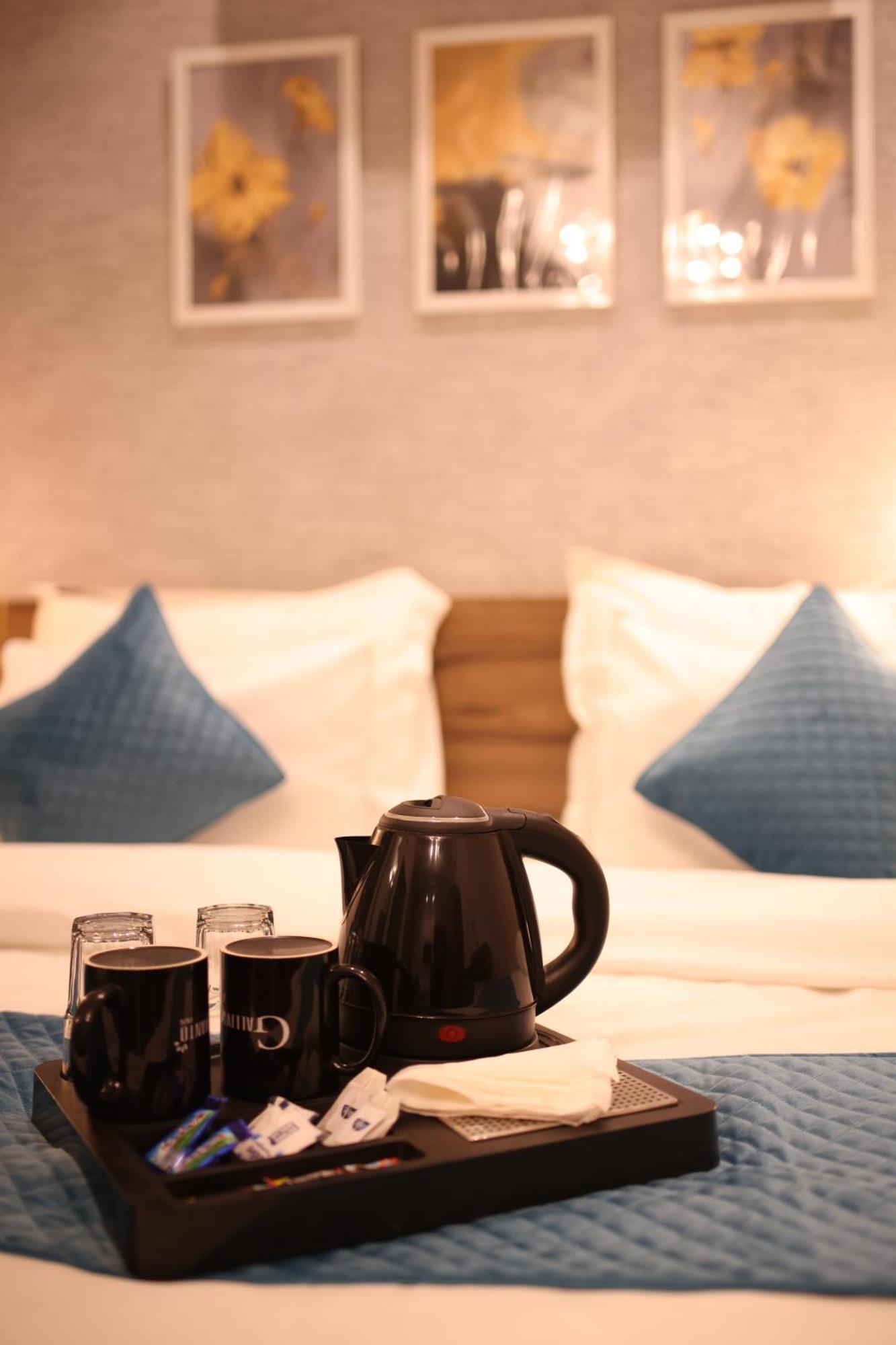 Gallivanto Inn - Rohini Дели Экстерьер фото