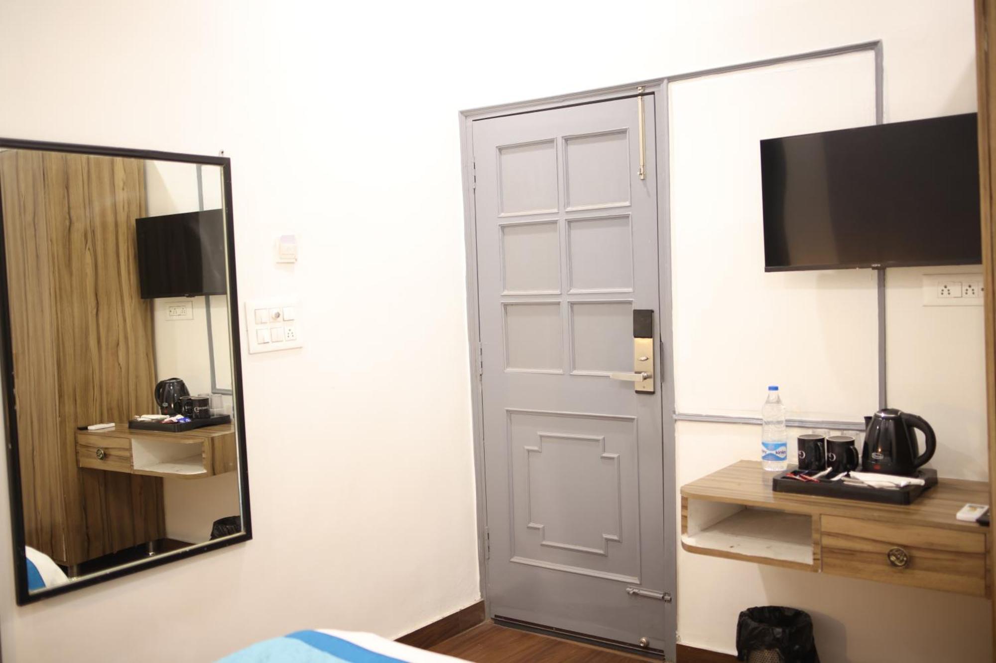 Gallivanto Inn - Rohini Дели Экстерьер фото